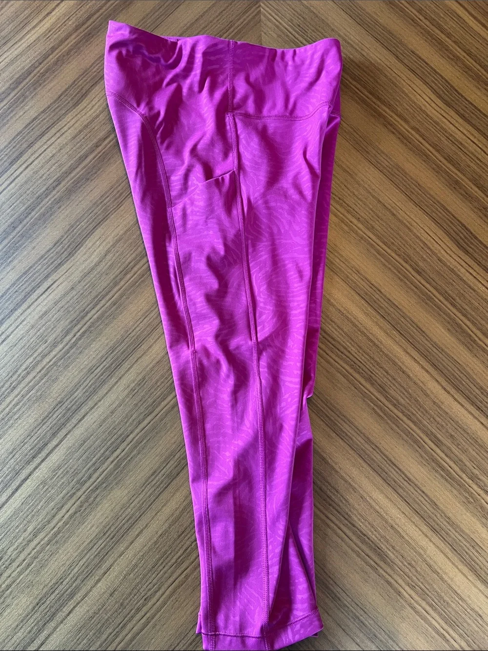 athleta ultimate stash pocket capri printed pink fuchsia size small